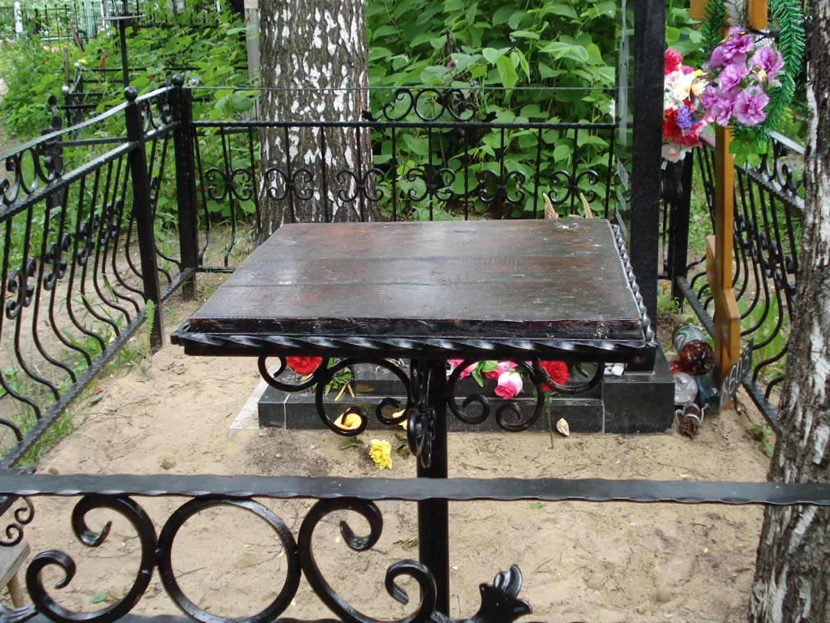 столик скамейка на могилу